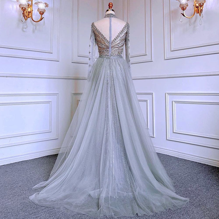 Vestido de Festa Sereia Magnus em Cetim Cravejado com Cristais - Modelo Especial