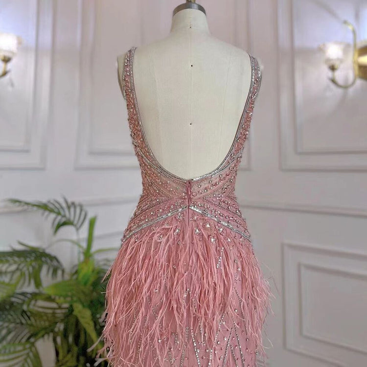 Vestido de Festa Luxo Decorado em Strass e Plumas - Modelo Especial