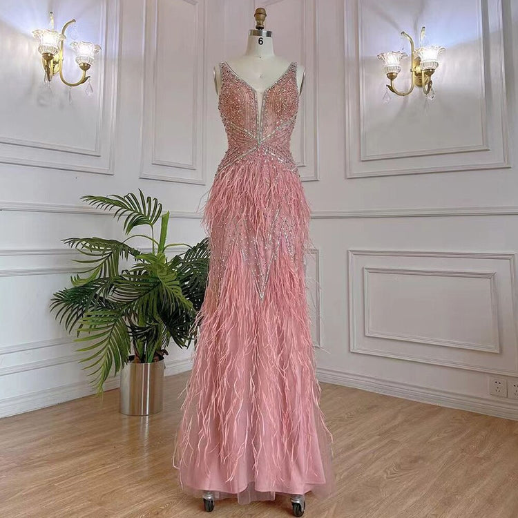 Vestido de Festa Luxo Decorado em Strass e Plumas - Modelo Especial