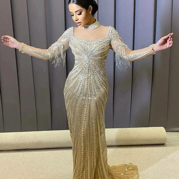 Vestido de Festa Sereia Magnus em Cetim Cravejado com Cristais - Modelo Especial