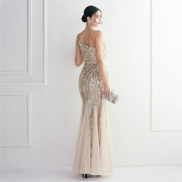 Vestido de Festa Sereia Ombro Único com Detalhes Brilho Dourado