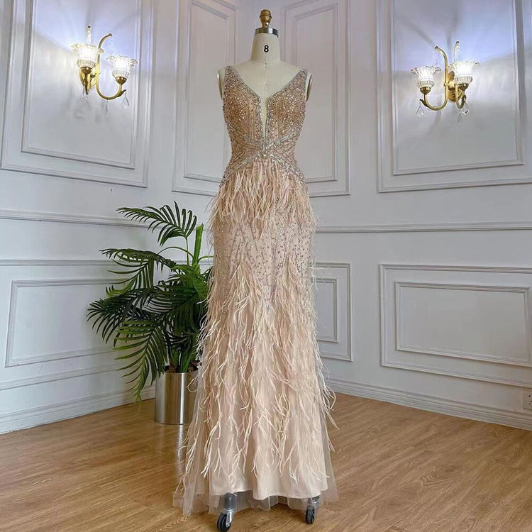 Vestido de Festa Luxo Decorado em Strass e Plumas - Modelo Especial