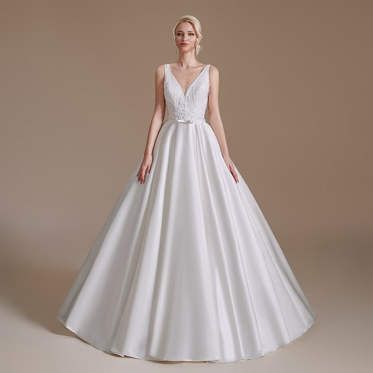 Vestido de Noiva com Saia em Cetim e Parte Superior Decorada em Renda