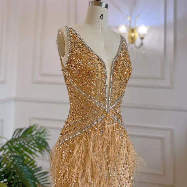 Vestido de Festa Luxo Decorado em Strass e Plumas - Modelo Especial