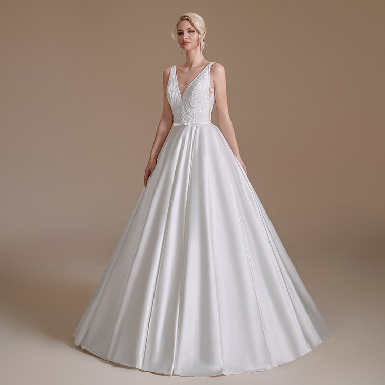 Vestido de Noiva com Saia em Cetim e Parte Superior Decorada em Renda