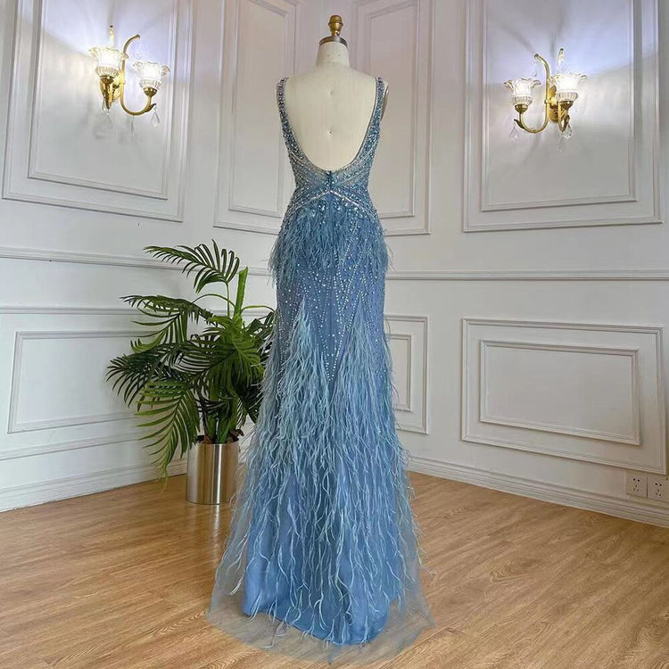 Vestido de Festa Luxo Decorado em Strass e Plumas - Modelo Especial