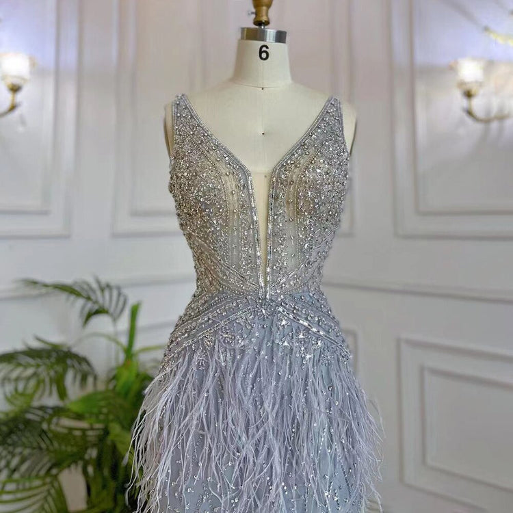 Vestido de Festa Luxo Decorado em Strass e Plumas - Modelo Especial