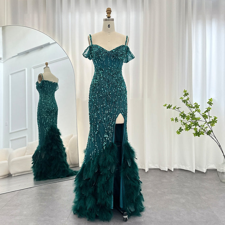 Vestido de Festa Luxo com Cauda Decorada em Plumas Luxuriantes