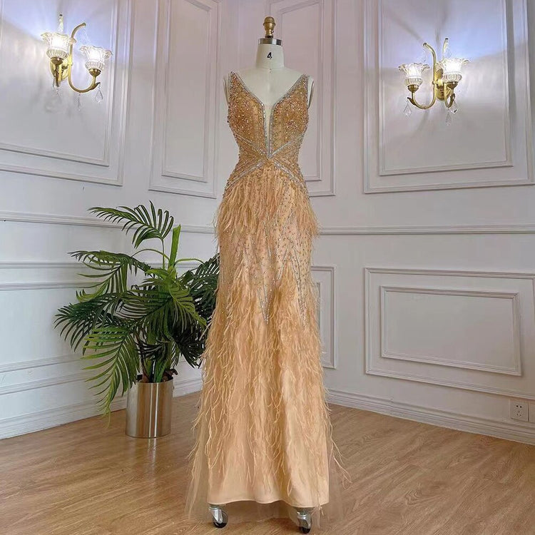 Vestido de Festa Luxo Decorado em Strass e Plumas - Modelo Especial