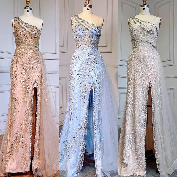 Vestido de Festa Longo Luxo com Ombro Assimétrico Decorado com Cristais e Cauda em Tule