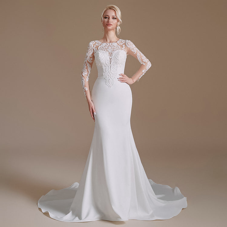 Vestido de Noiva em Cetim Todo Decorado com Renda e Micropérolas em Arranjo Floral