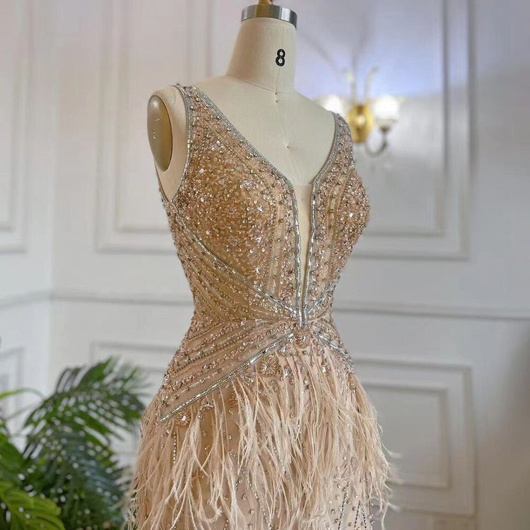 Vestido de Festa Luxo Decorado em Strass e Plumas - Modelo Especial