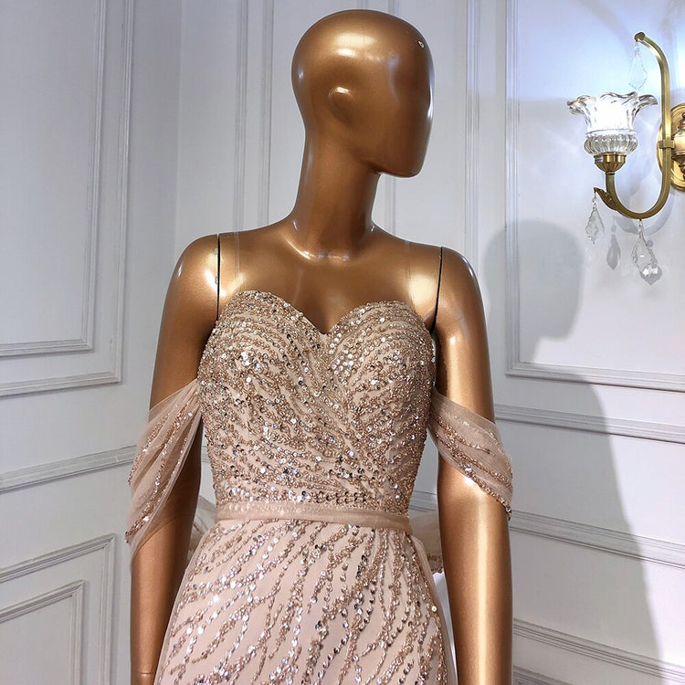Vestido de Festa Longo Luxo com Manga e Cauda em Tule - Modelo Especial