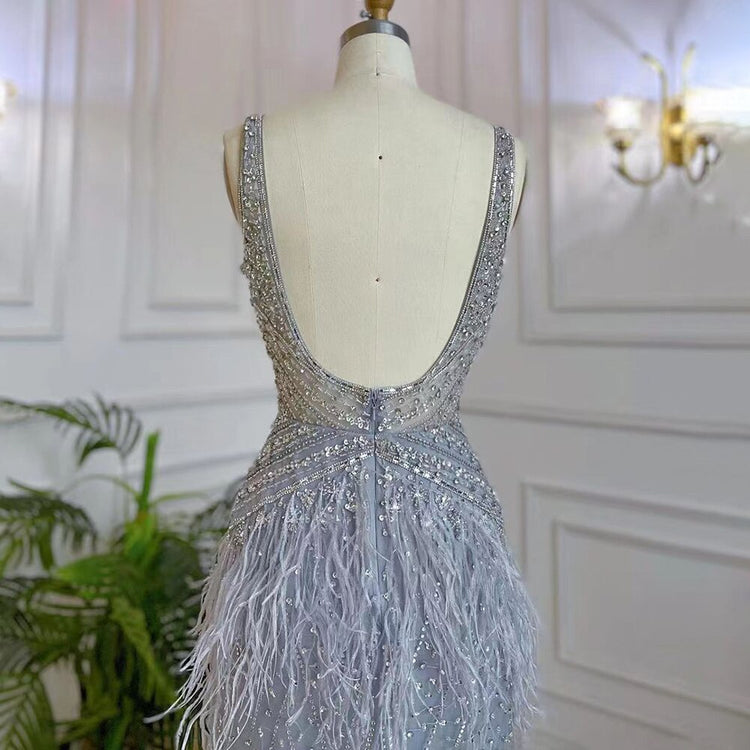Vestido de Festa Luxo Decorado em Strass e Plumas - Modelo Especial