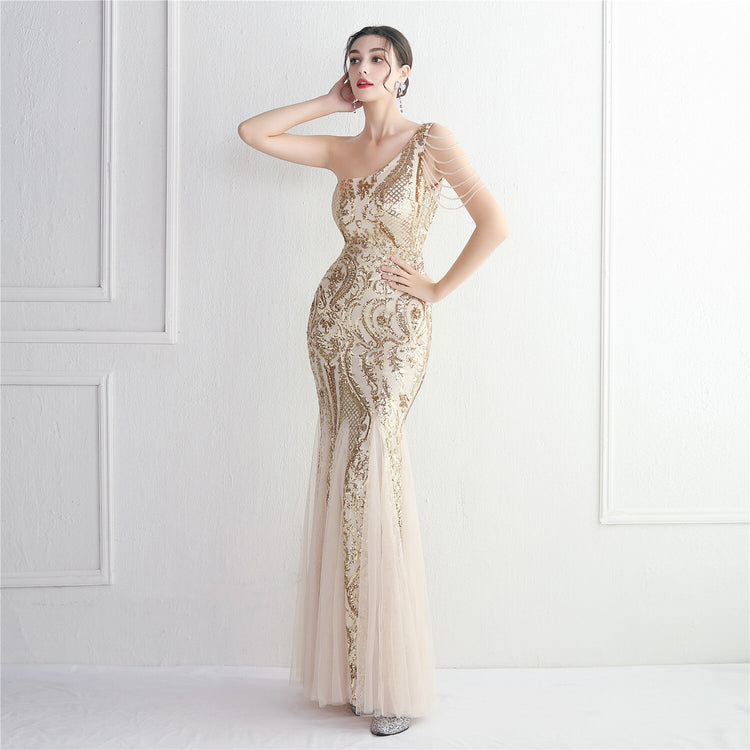 Vestido de Festa Sereia Ombro Único com Detalhes Brilho Dourado