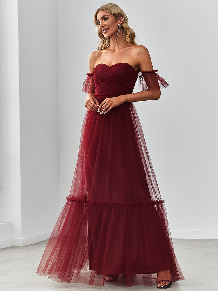 Vestido de Festa Clássico com Camadas em Tule