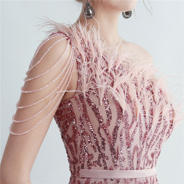 Vestido de Festa Longo Clássico em Plumas