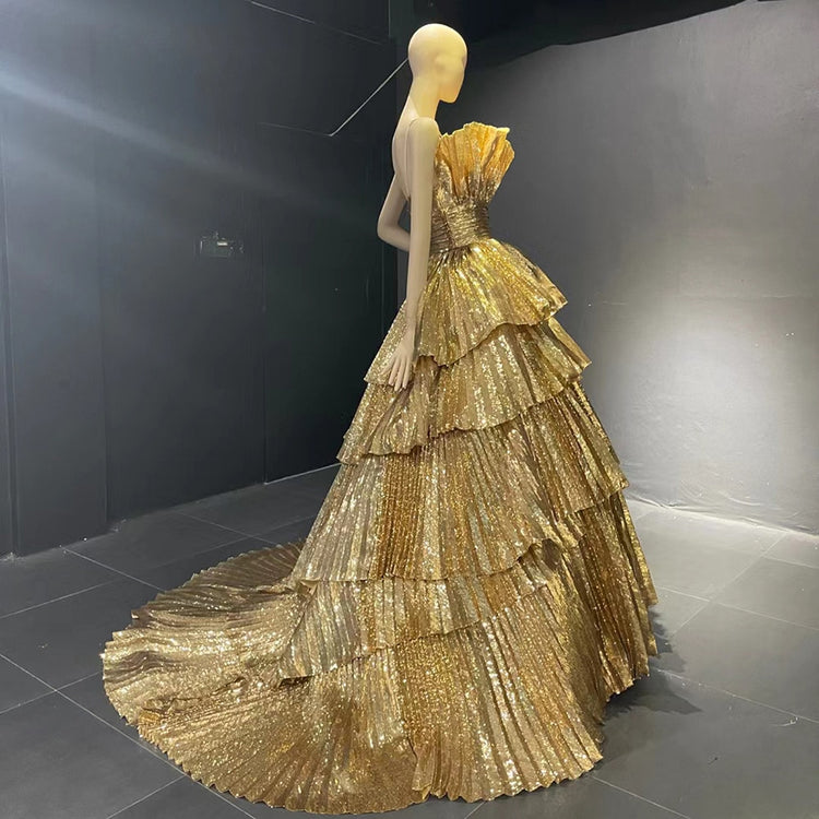 Vestido de Festa Luxuoso com Camadas Graciosas em Dourado Ouro - Modelo Especial