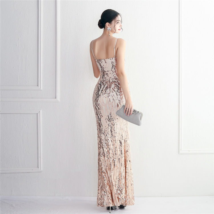 Vestido de Festa Longo Luxo com Detalhes em Plumas Dourado