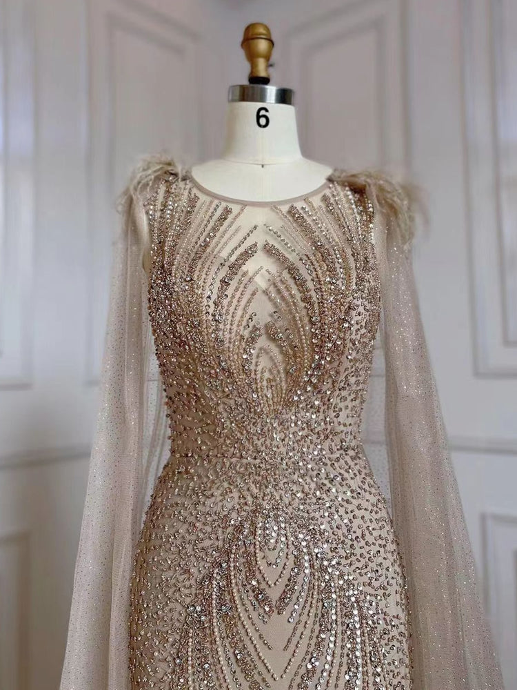 Vestido de Festa Luxo todo Decorado em Cristais com Manta - Modelo Especial