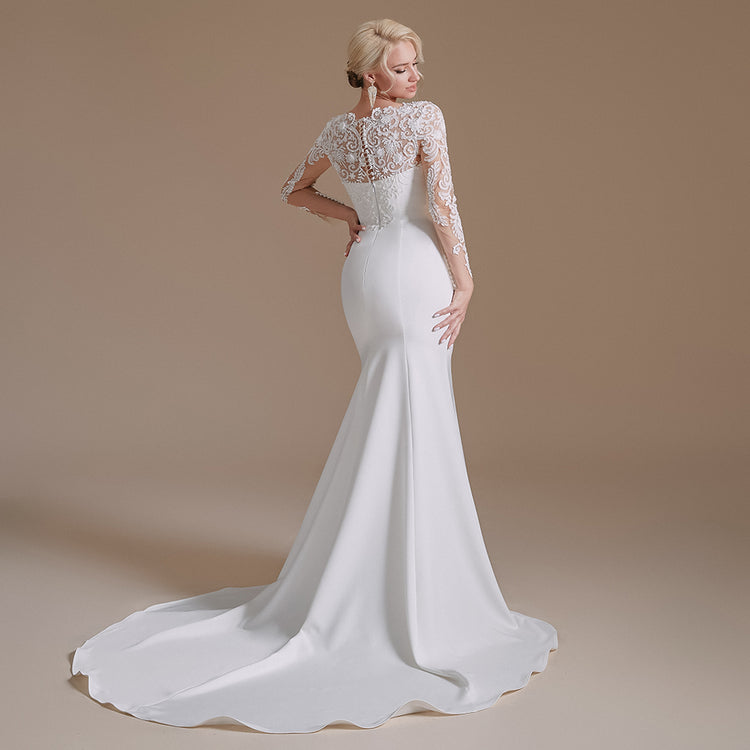 Vestido de Noiva em Cetim Todo Decorado com Renda e Micropérolas em Arranjo Floral