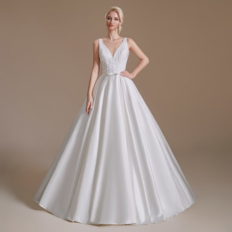 Vestido de Noiva com Saia em Cetim e Parte Superior Decorada em Renda