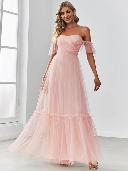 Vestido de Festa Clássico com Camadas em Tule