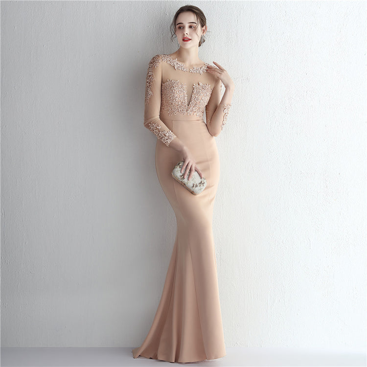 Vestido de Festa Longo com Detalhes em Renda e Apliques Florais Champanhe