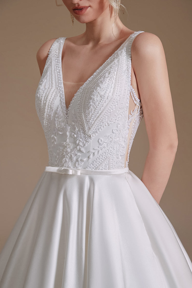 Vestido de Noiva com Saia em Cetim e Parte Superior Decorada em Renda