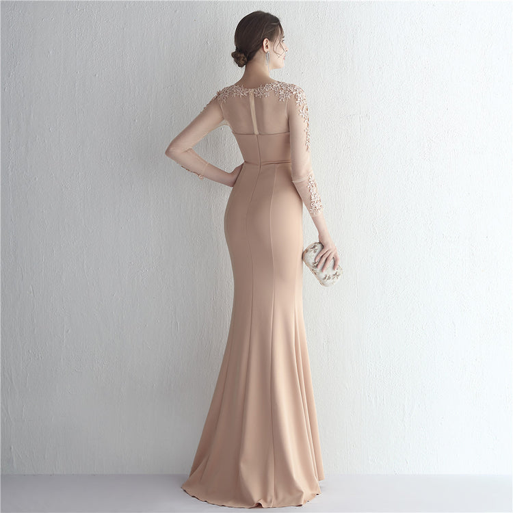 Vestido de Festa Longo com Detalhes em Renda e Apliques Florais Champanhe