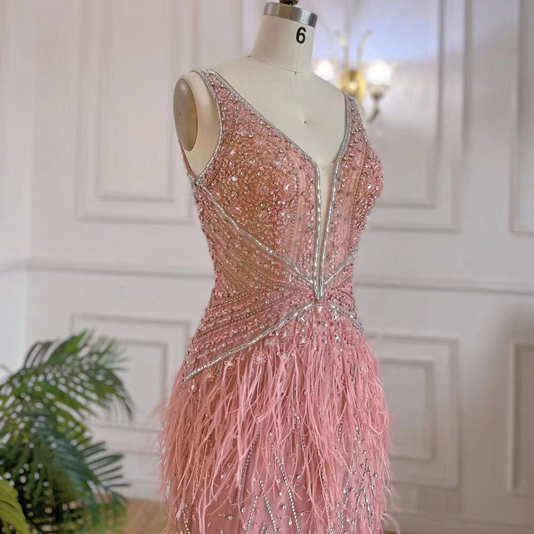 Vestido de Festa Luxo Decorado em Strass e Plumas - Modelo Especial