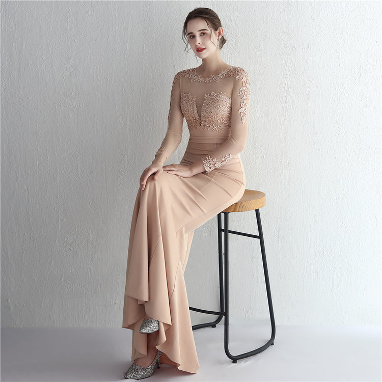 Vestido de Festa Longo com Detalhes em Renda e Apliques Florais Champanhe