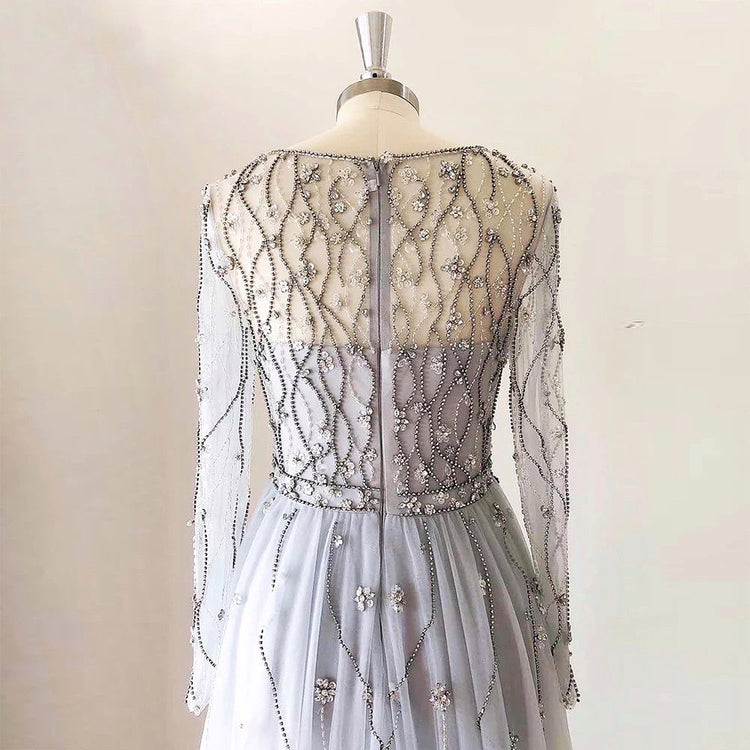 Vestido de Festa Luxo Decorado com Cristais Florais e Cauda em Tule - Modelo Especial