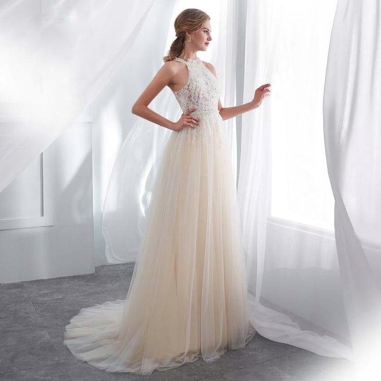 Vestido de Festa Longo Luxuoso em Tule Decorado com Renda e Pérolas (Pronta Entrega)