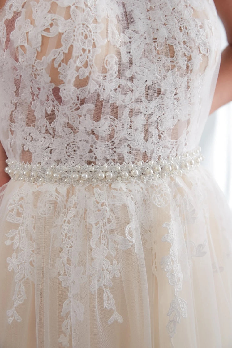 Vestido de Festa Longo Luxuoso em Tule Decorado com Renda e Pérolas (Pronta Entrega)