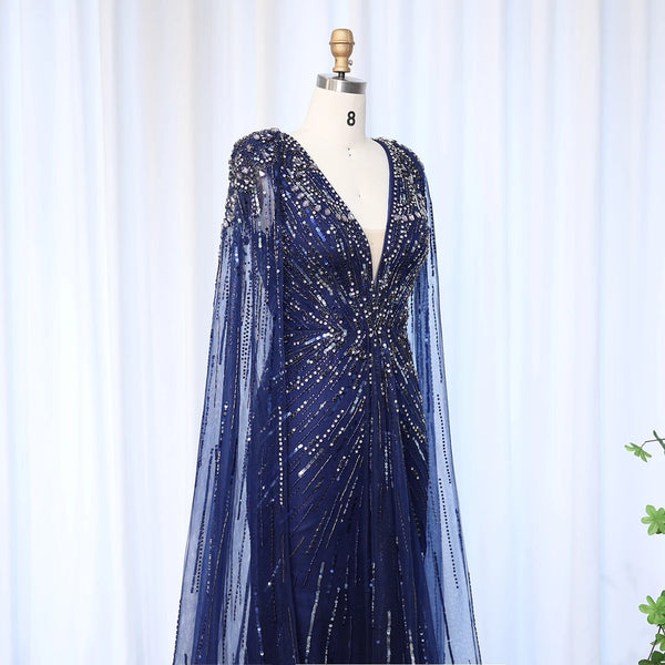 Vestido de Festa Maxi Luxo Adornado em Cristais com Capa Detalhada