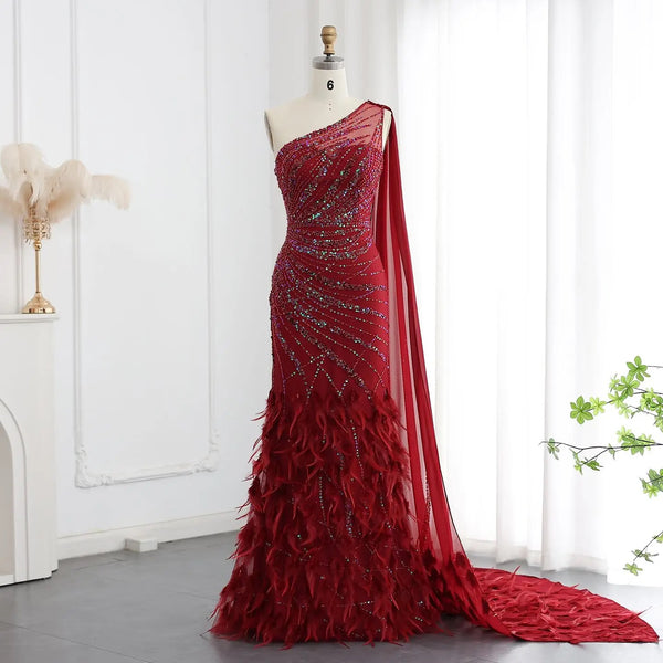 Vestido de Festa Luxo Decorado em Cristais e Plumas com Alça Assimétrica