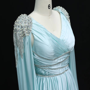 Vestido de Festa Luxo em Cetim e Capa Decorada com Cristais