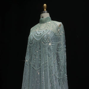 Vestido de Festa Luxuoso Completamente Coberto com Capa Decorada em Pedrarias
