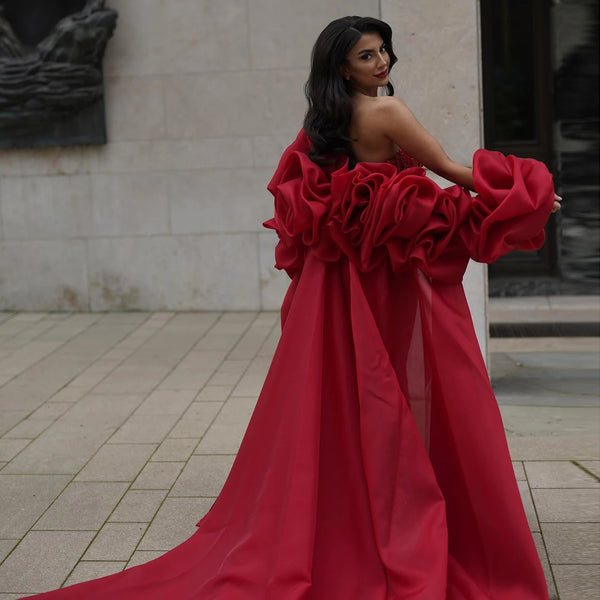 Vestido de Festa Luxo Etéreo com Acessório em Rosas