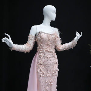 Vestido de Festa com Flores 3D e Plumas Charmosas