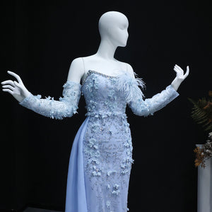 Vestido de Festa com Flores 3D e Plumas Charmosas