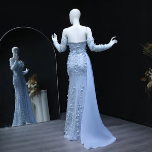 Vestido de Festa com Flores 3D e Plumas Charmosas