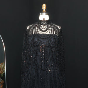 Vestido de Festa Luxuoso Completamente Coberto com Capa Decorada em Pedrarias