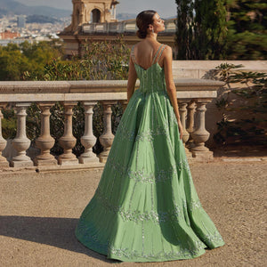 Vestido de Festa Luxo com Caimento Clássico e Bordado em Pedrarias