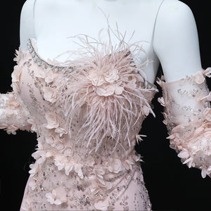 Vestido de Festa com Flores 3D e Plumas Charmosas