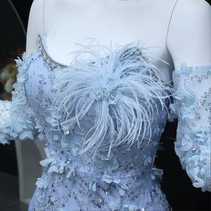 Vestido de Festa com Flores 3D e Plumas Charmosas