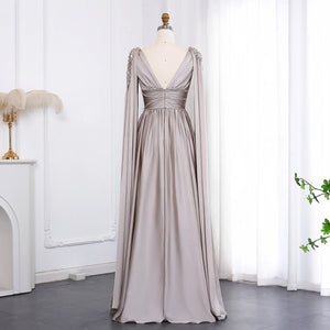 Vestido de Festa Luxo em Cetim e Capa Decorada com Cristais