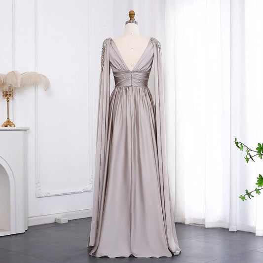 Vestido de Festa Luxo em Cetim e Capa Decorada com Cristais