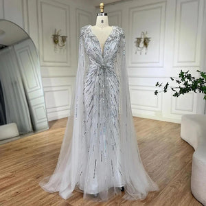 Vestido de Festa Maxi Luxo Adornado em Cristais com Capa Detalhada